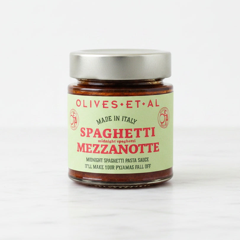 Jar of spaghetti mezzanotte with a green label on a white background
