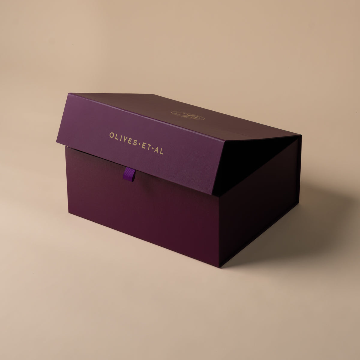 Small purple Olives Et Al gift hamper box presentation detail